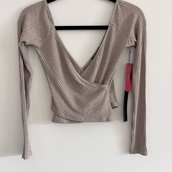 NWT CARBON38
Long Sleeve Wrap Ribbed Top - Beige - XS - Picture 6 of 10